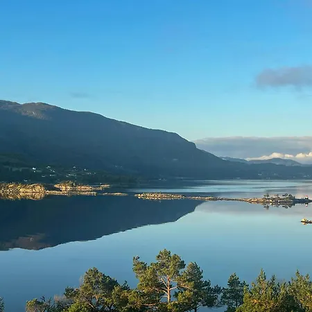 Panorama Between Fjord And Mountains Semesterbostad Fister